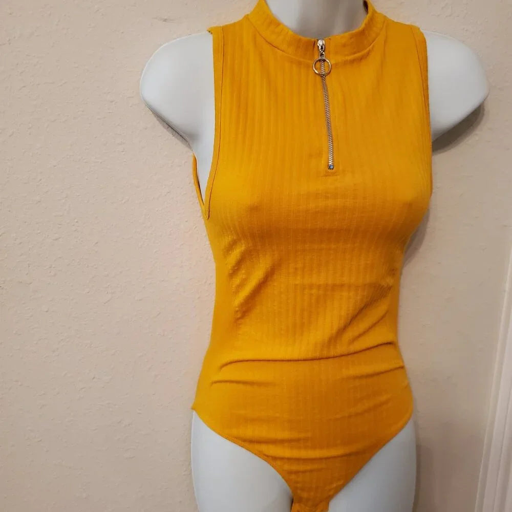 NWT Aronia Women's Sleeveless Knit Bodysuit 1/4 Zip Up Front Closure, Size S/M